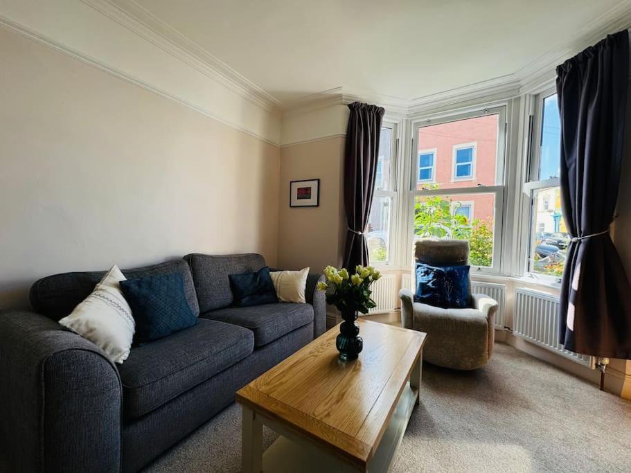 Totterdown House With Views & Garden *