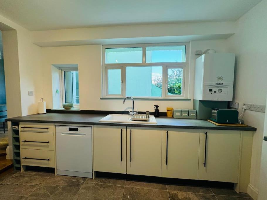 Totterdown House With Views & Garden Holiday home *