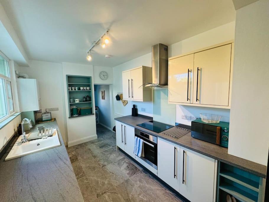 Totterdown House With Views & Garden Holiday home