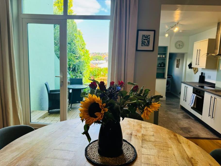 Totterdown House With Views & Garden *