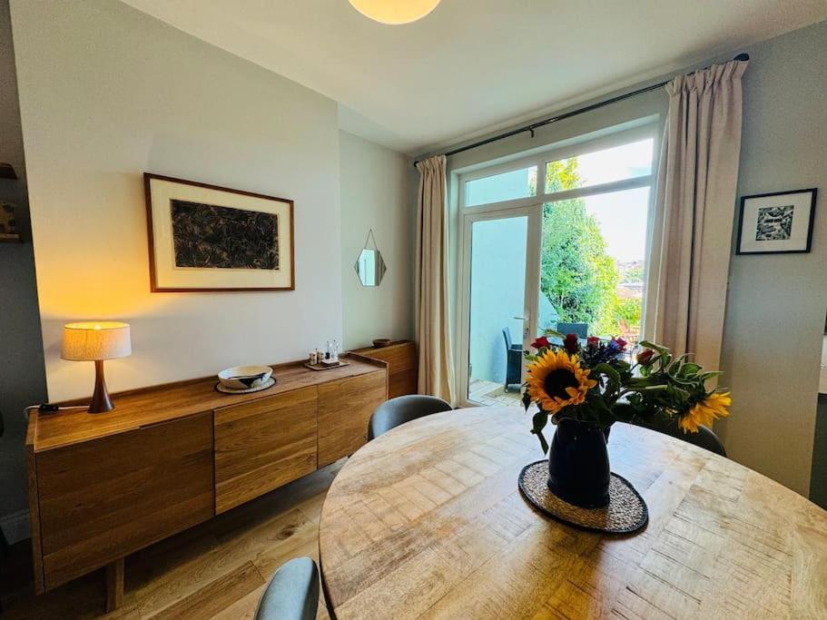 Totterdown House With Views & Garden Holiday home *