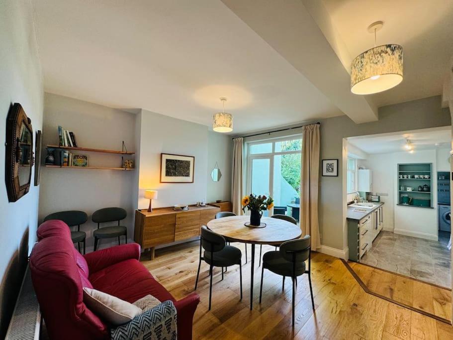 Holiday home Totterdown House With Views & Garden *