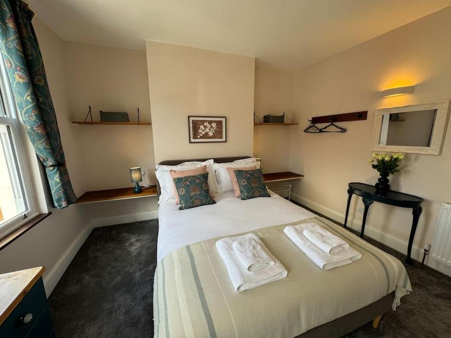 Totterdown House With Views & Garden Bristol