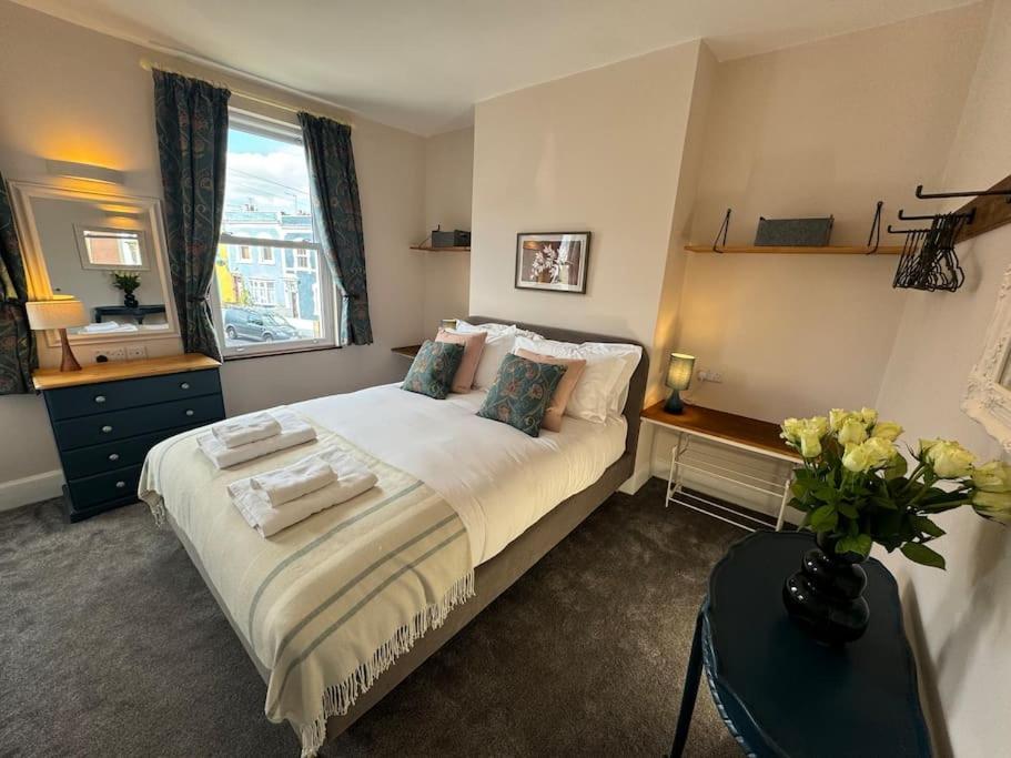 Totterdown House With Views & Garden Holiday home *