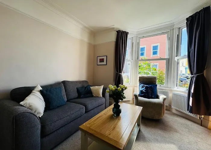 Totterdown House With Views & Garden