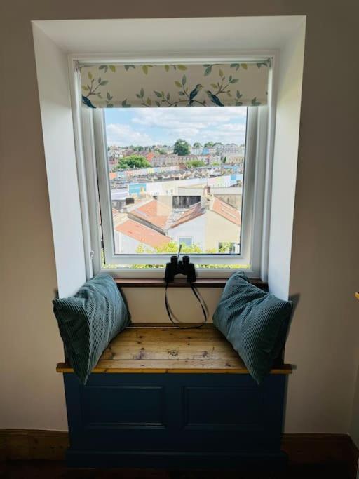 Totterdown House With Views & Garden